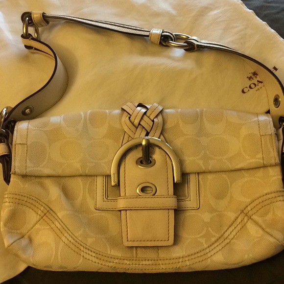 Awesome Coach Purse w/ dust bag amazing condition - Picture 3 of 7