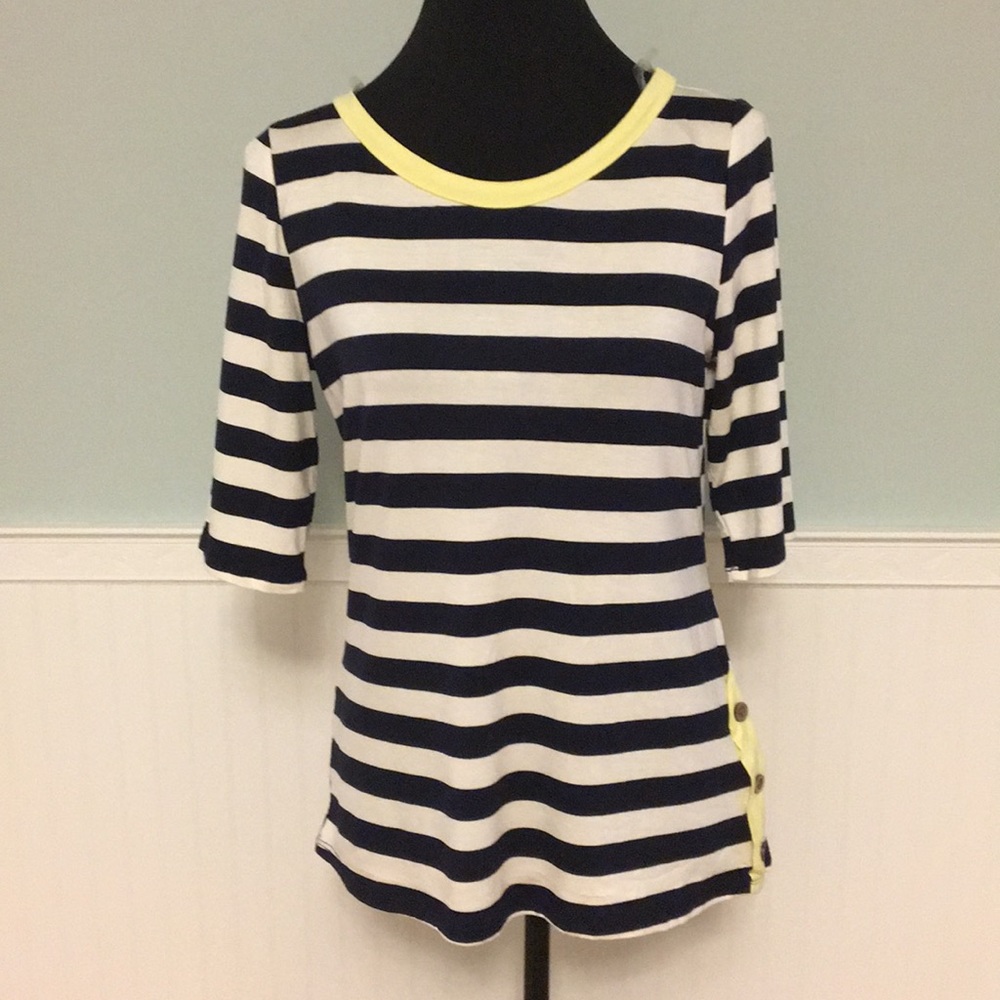 🔴Navy and Cream Stripe Top “L”