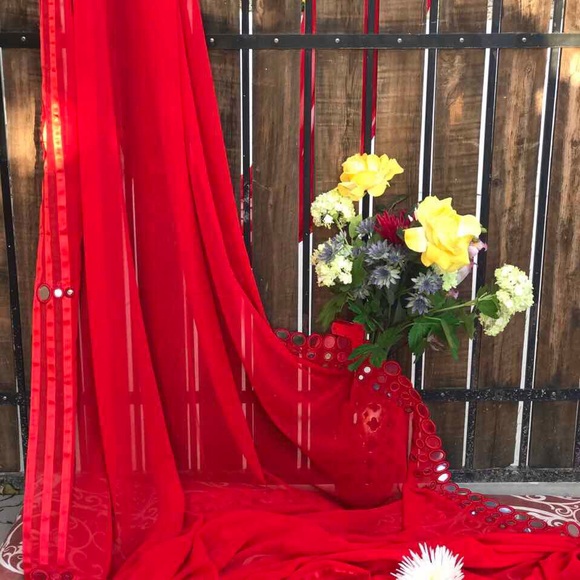 Red saree - Picture 1 of 1