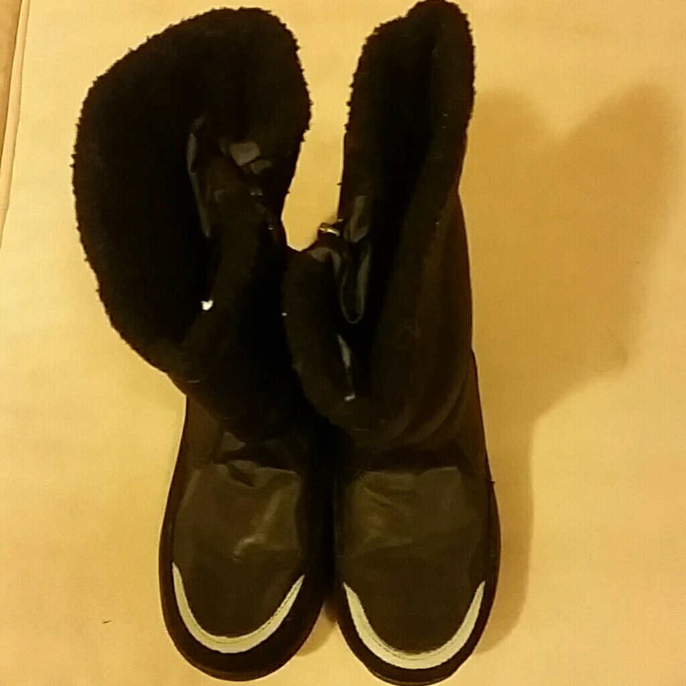 USED - Girl's Boots - w/ Tag