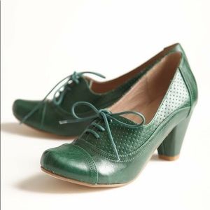 Chelsea Crew shoe size 7