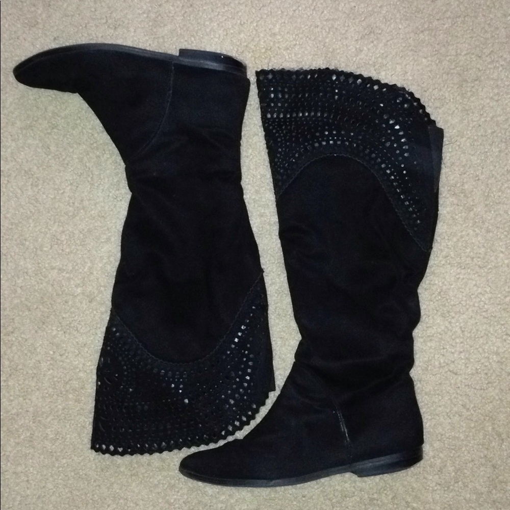 Black detail boots
