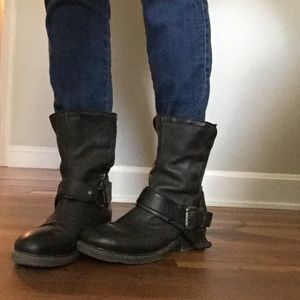 Cool leather broken in leather boots