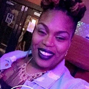 Meet your Posher, Takia