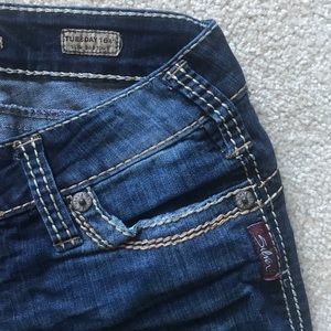 Silver Jeans. Tuesday, slim bootcut. Size W27 L33.