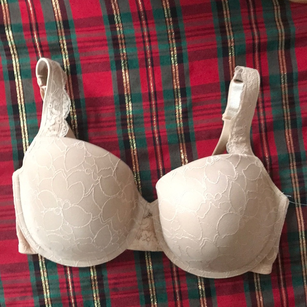 Never worn slightly padded full figure bra 34dd