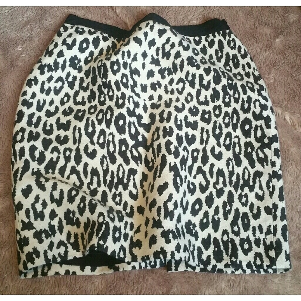 Ann Taylor/ Animal Print Mini Skirt