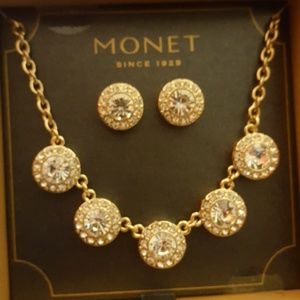 Gold necklace with earrings