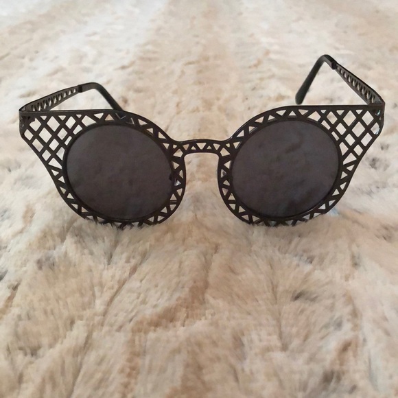 Black Moon Shop Accessories - Winged Cage Sunglasses Grey
