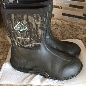 Great shape! Muck boot company