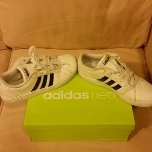 USED - Like NEW - Kids Sneakers - Org Bx