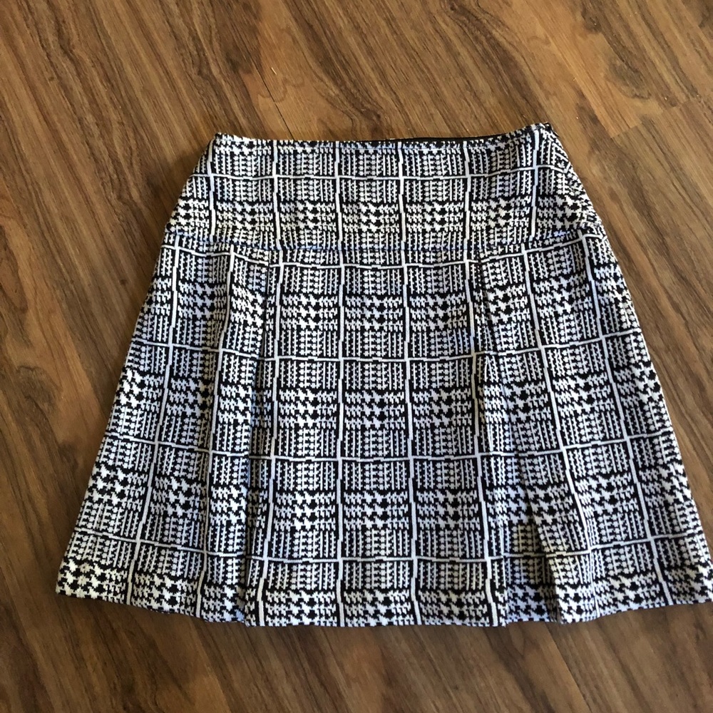 St John Knit Inverted Pleat Skirt