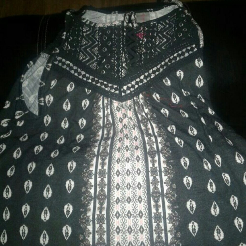 Sleeveless shirt