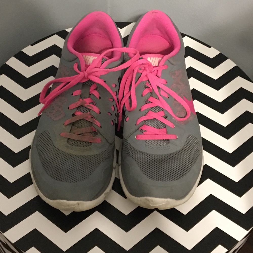 3/$15! Nike’s👟