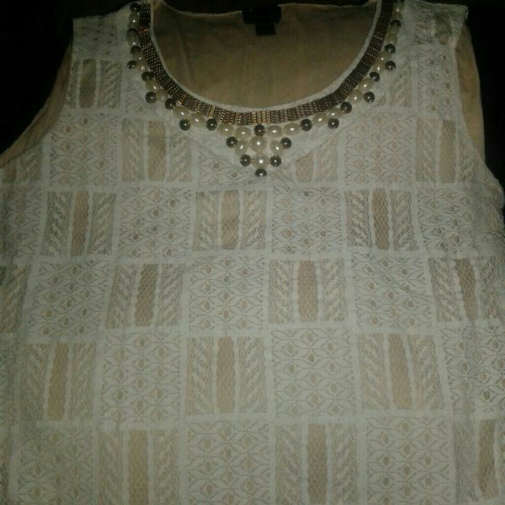 Sleeveless shirt