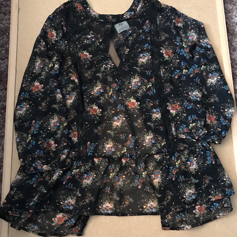 Pins and needles chiffon black/floral blouse