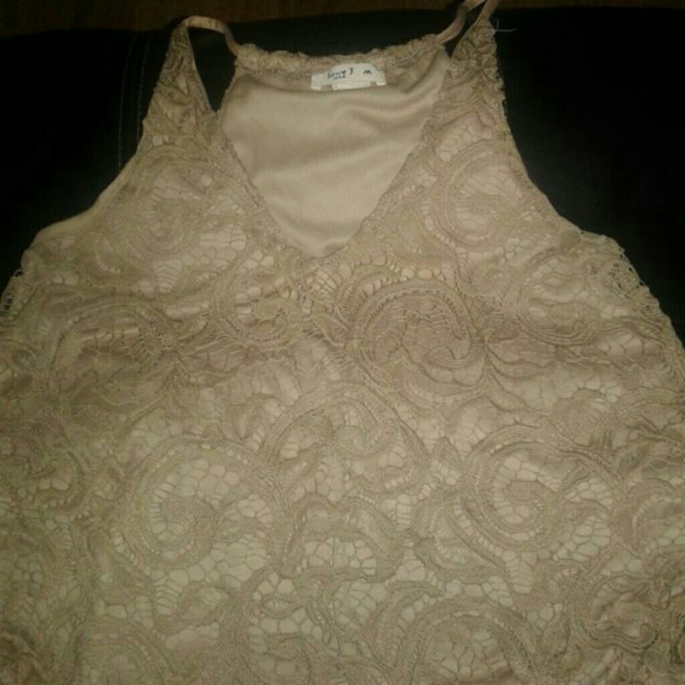 Sleeveless shirt