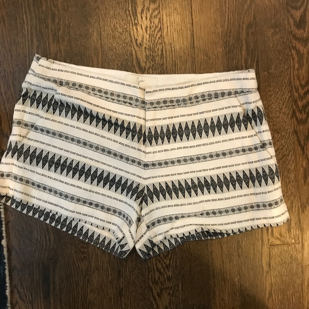 NWOT Joie Aztec print shorts
