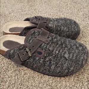 American Eagle Clogs 🦅