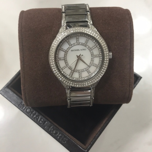 Micheal Kors crystal 💎 watch. - Picture 1 of 4