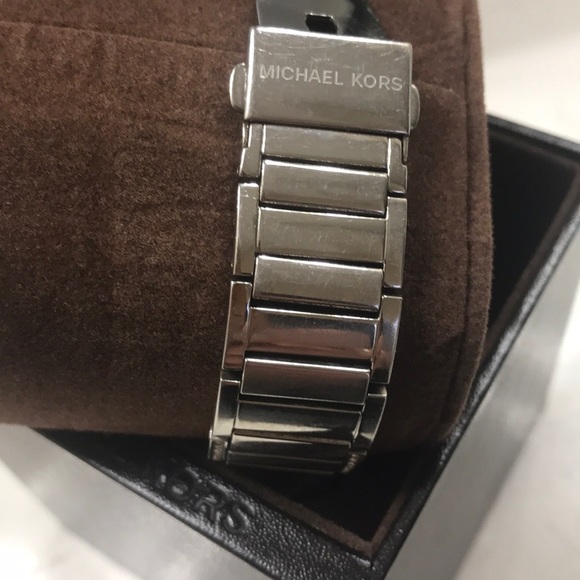 Micheal Kors crystal 💎 watch. - Picture 2 of 4