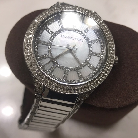 Micheal Kors crystal 💎 watch. - Picture 3 of 4