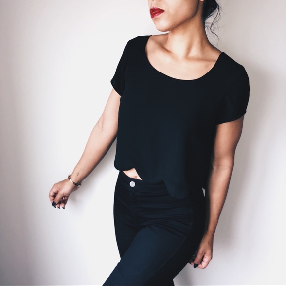 Black crop top // stunning trim - Picture 3 of 5