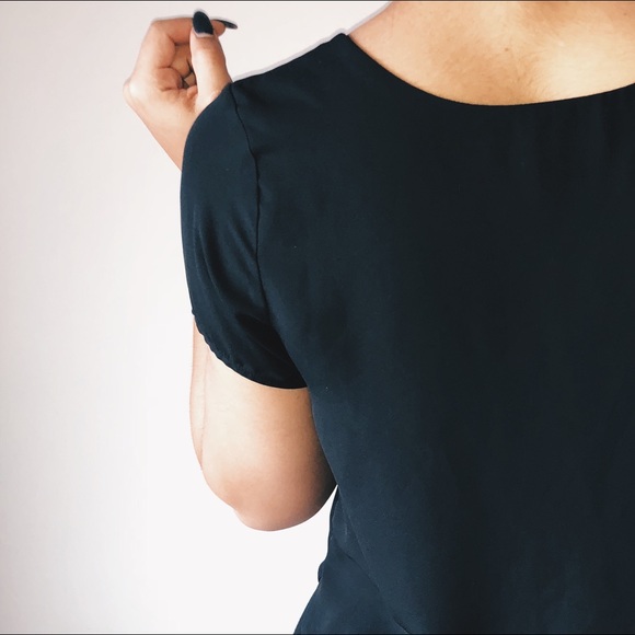 Black crop top // stunning trim - Picture 4 of 5