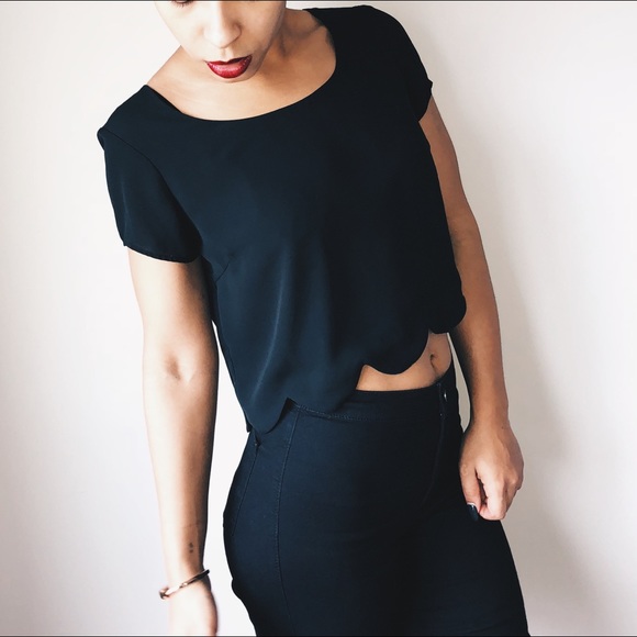 Black crop top // stunning trim - Picture 5 of 5