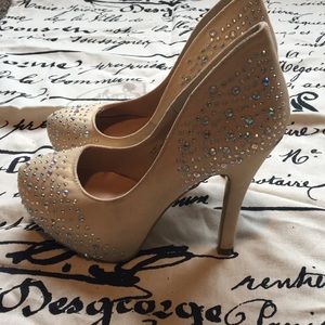 Super cute heels!!