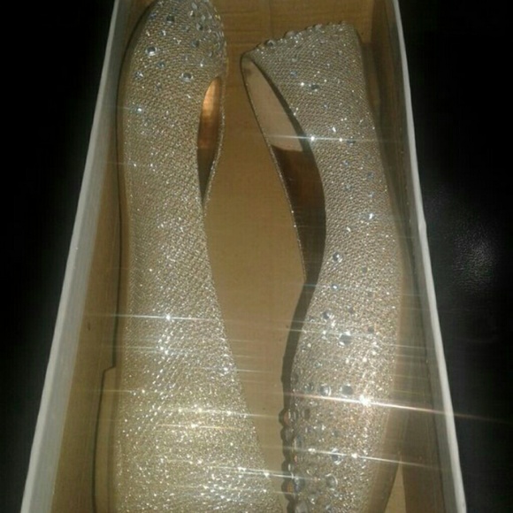 Flats - Picture 1 of 2