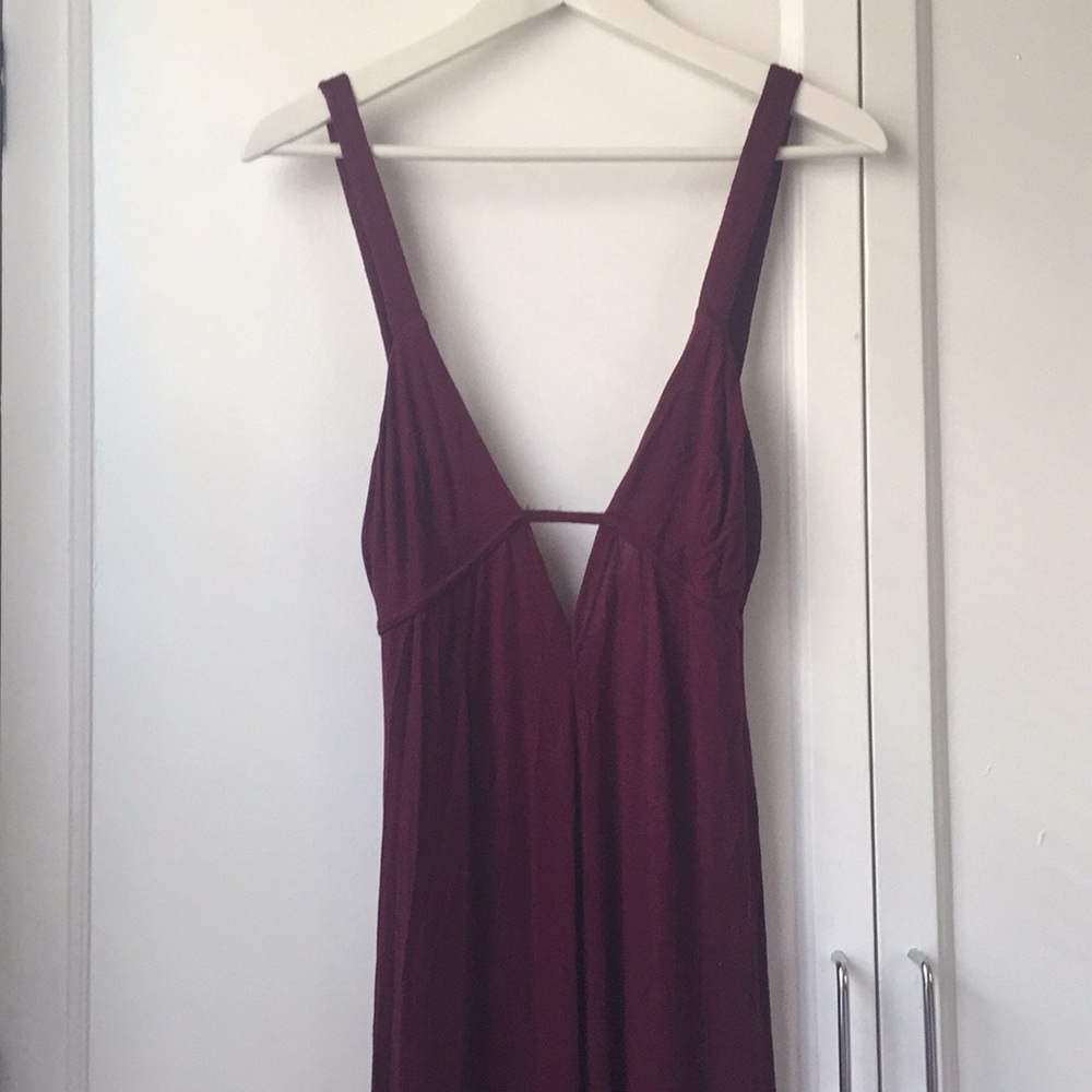 Tobi maxi deep v burgundy red dress 👗