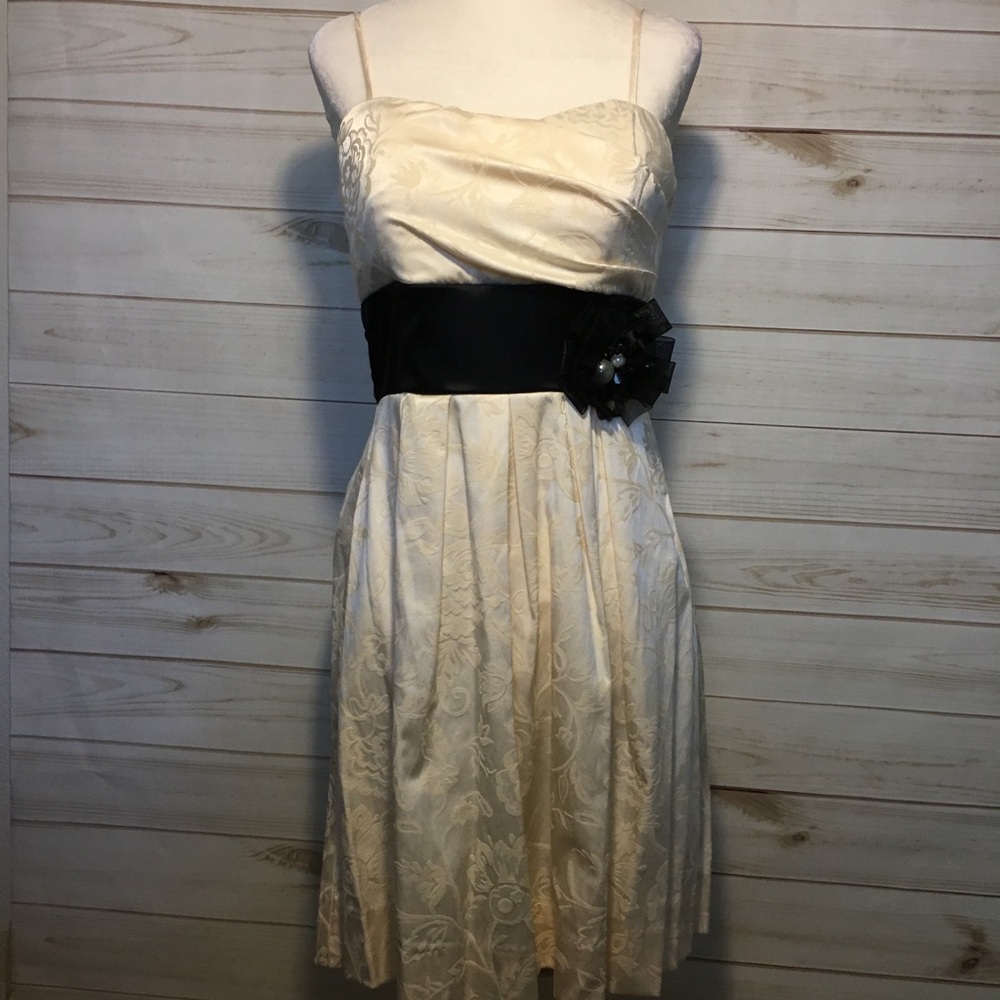 Speechless Cocktail Ivory dress with black lace