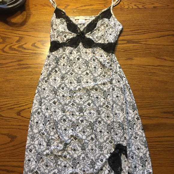 Women's small night gown & robe. - Picture 1 of 6