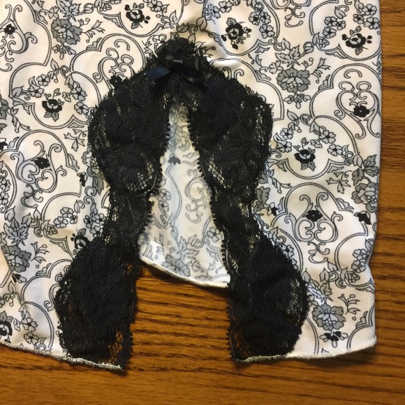 Women's small night gown & robe. - Picture 3 of 6