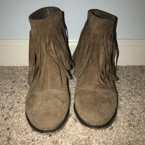 Short fringe booties