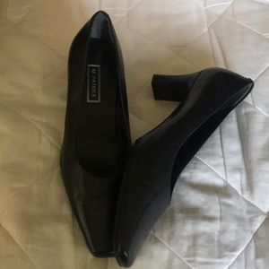 Navy blue pumps size 51/2