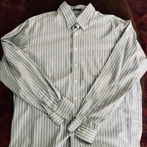 Men’s XLT Eddie Bauer wrinkle free.