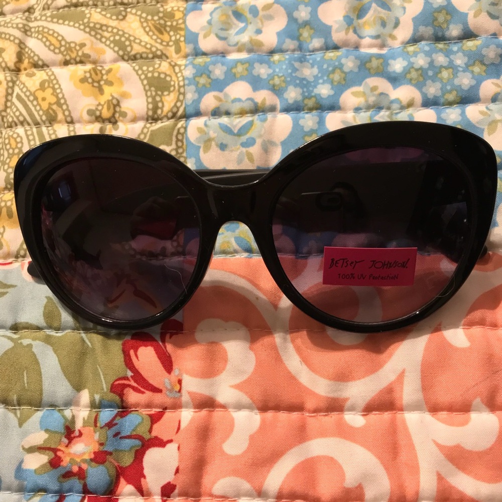 New Betsey Johnson meow about it sunglasses