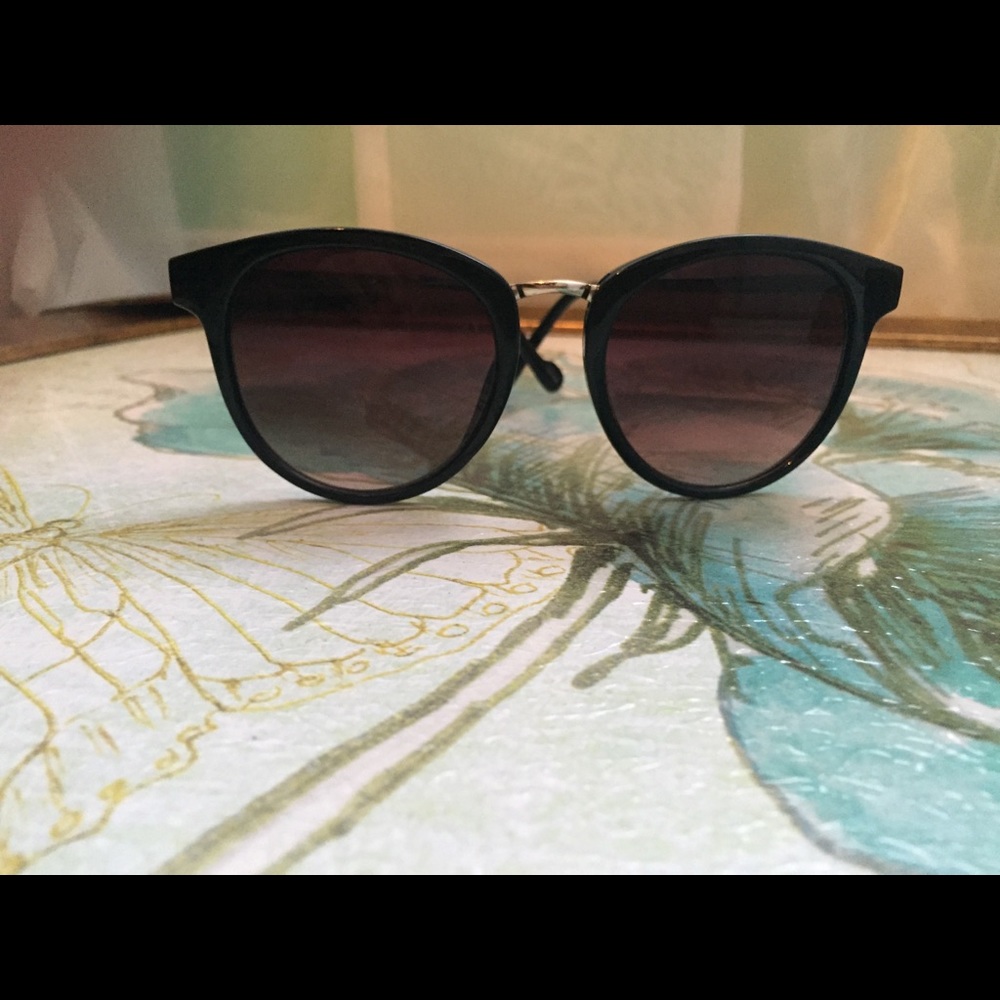 Jessica Simpson sunglasses