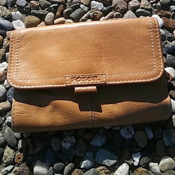 Fossil Handbags - Vintage Fossil Leather tan Wallet