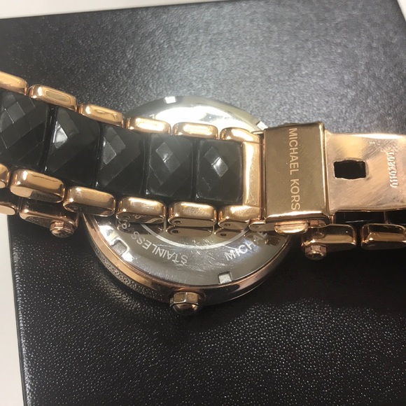 Micheal Kors Watch - Picture 3 of 4
