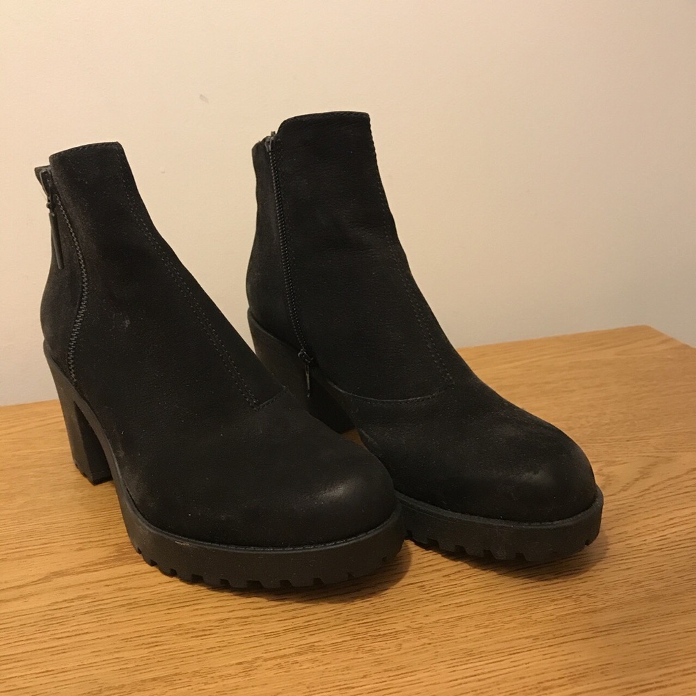 Vagabond black booties