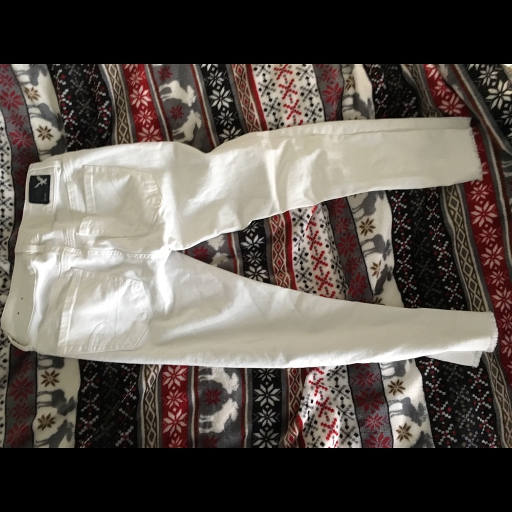 American eagle cropped white pants