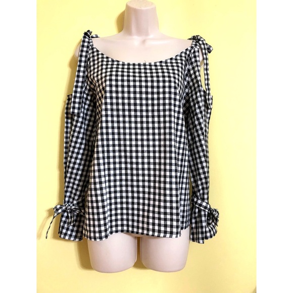 unbranded Tops - NWOT Black&White Gingham Cold Shoulder Top w Ties