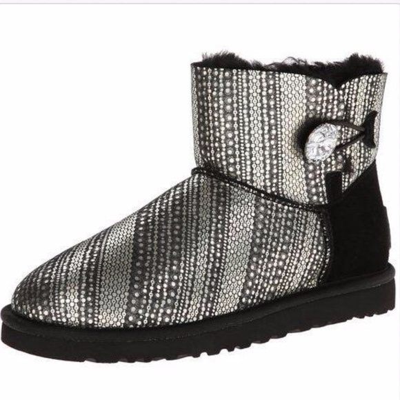 *SOLD*UGG MINI Bailey Button Shearling Boots 6 - Picture 1 of 8