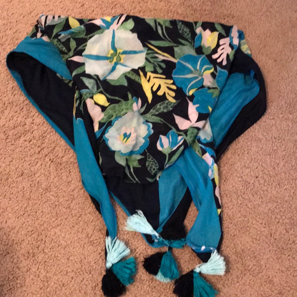 Floral scarf with tassels