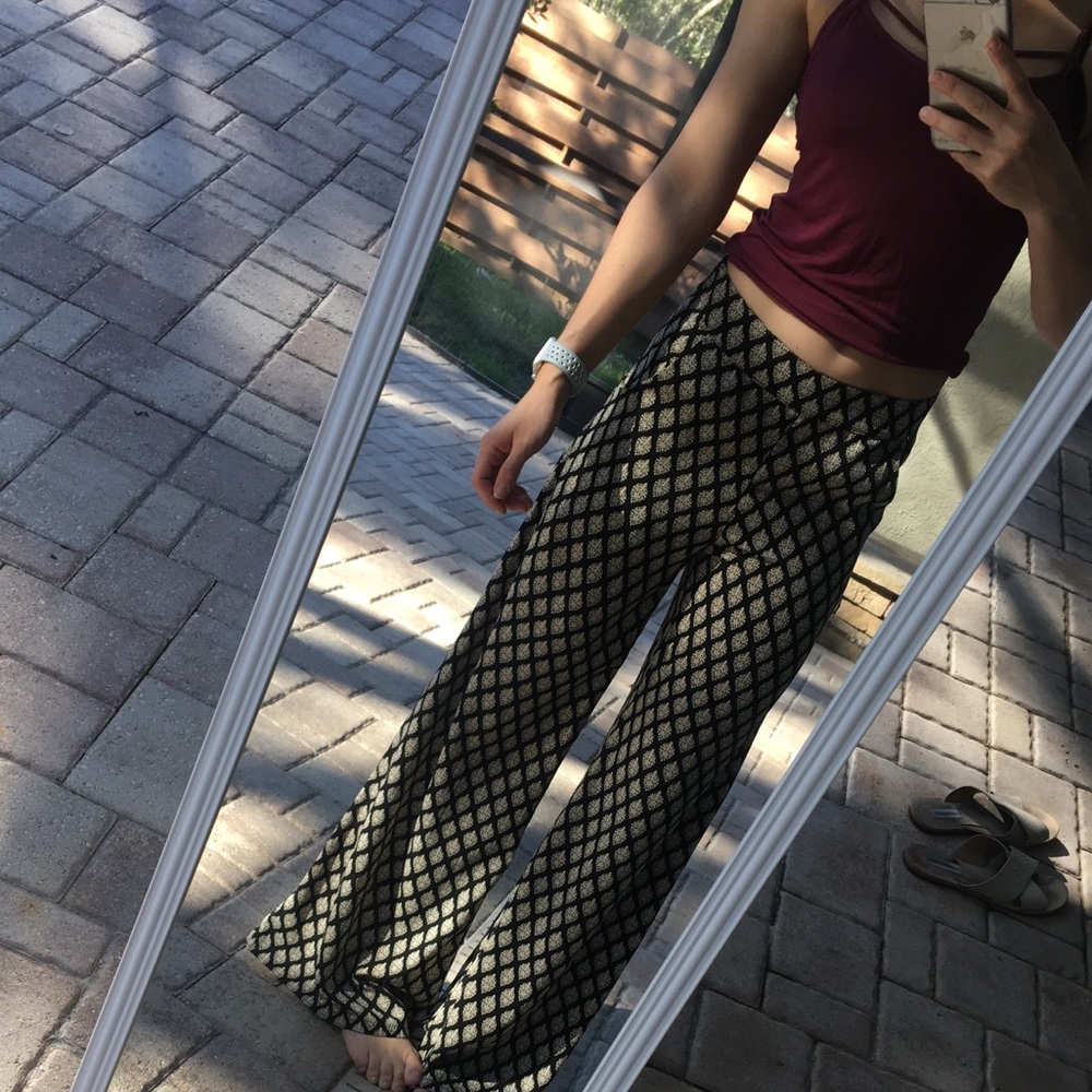Black and White Flowy Pant with Pockets