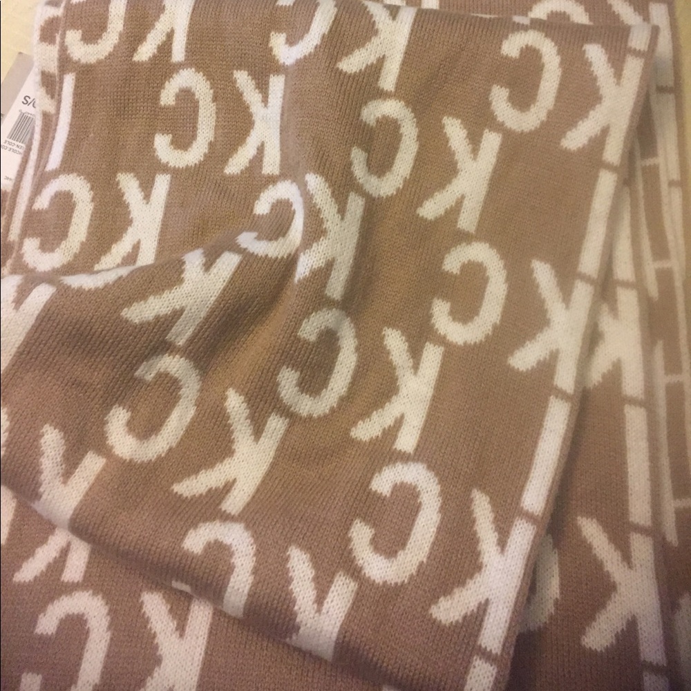 KENNETH COLE SCARF - Picture 2 of 5