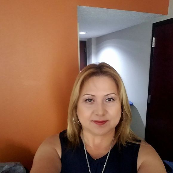 Meet your Posher, Sylvia - Picture 1 of 1